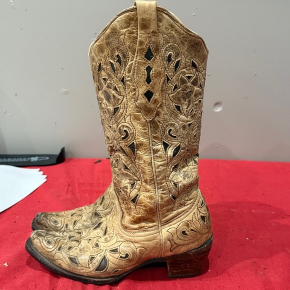 Corral Tan Heeled Boots with Intricate Cutouts - Picture 4 of 7